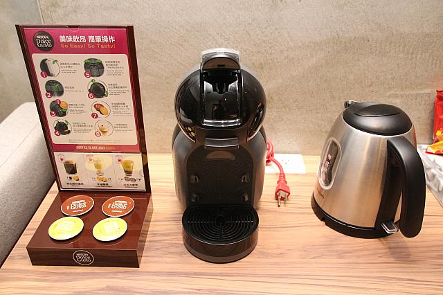 コーヒーメーカーとポット