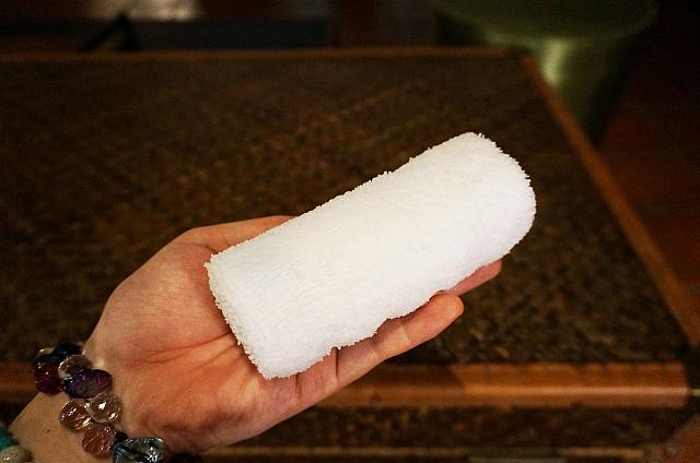 おしぼりで汗を拭きます！