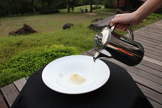 スープを目の前で注いでくれます