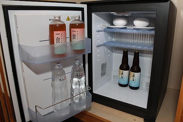 冷蔵庫の中のものはすべて無料です！