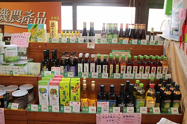 醤油や苦茶油などの調味料も