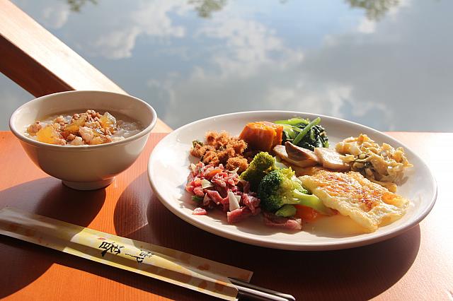 河のほとりでいただきます