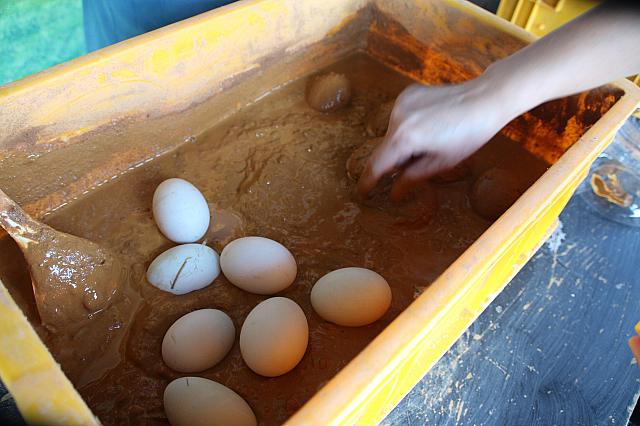 後は泥土をまぶすだけ