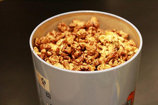 缶の中は側面と底にクッキングペーパーが敷かれているので、ニオイも脂もつきません！食べ終わった後もいろいろ利用できちゃうんです