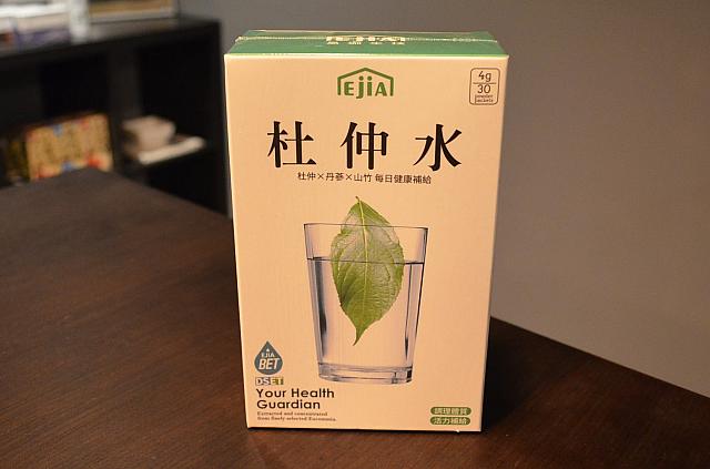 ダイエット効果のある「杜仲水」。4g×30包入り1680元。