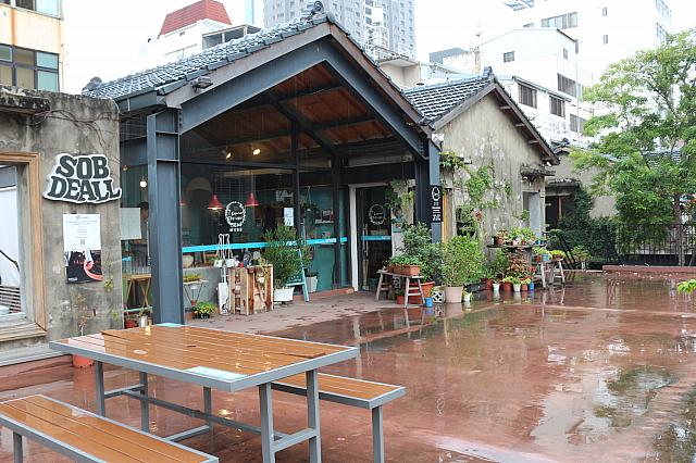 2階につながっています。隣はSOBDELL-根手作概念店