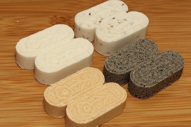 「綠豆」「杏仁」が売れ筋！　台湾の方にとって「鹹糕」は小さな頃に食べた懐かしい味なんだとか。「芝麻」は健康志向ですよね～