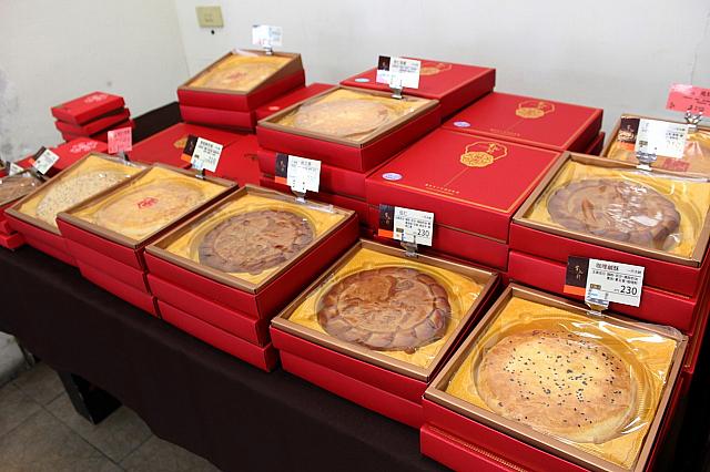 ビッグサイズ！ですが、伝統的なお菓子です。