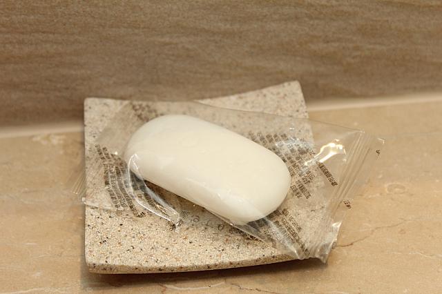 せっけんの裏面はデコボコで滑りにくくマッサージ効果のあるとかなんとか