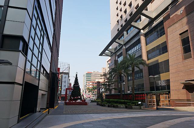 目の前は西門路。大億麗緻酒店と新光三越台南新天地