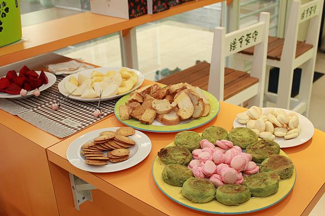この日は特別に果物やお菓子を用意しておいてくれました