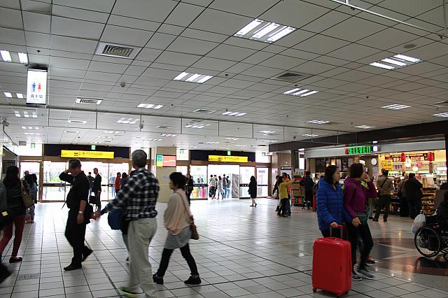 台北駅東三門に集合です