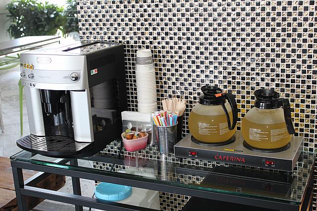 コーヒーとお茶の無料サービスもあり！