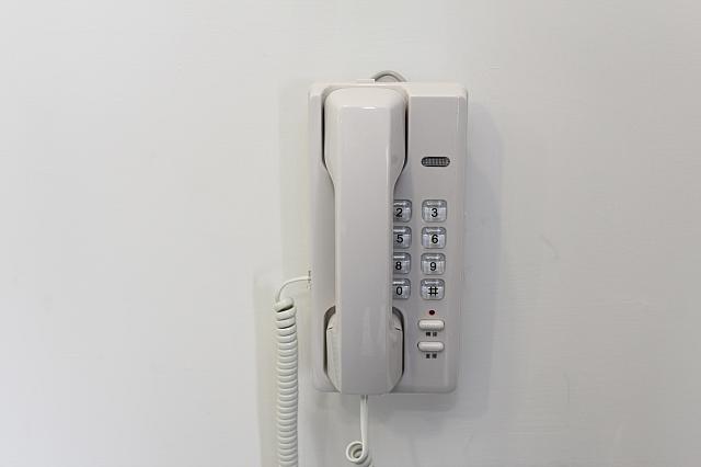浴室にも電話が設置されています