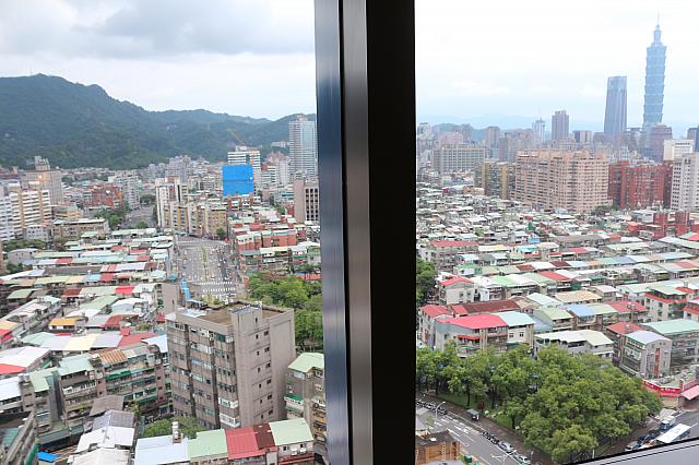 全室に窓があり、明るい陽射しが気持ちよいです。