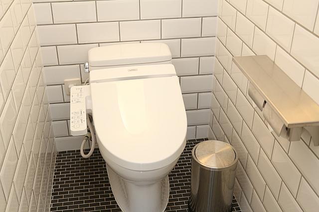 トイレは独立していてウォシュレット付き