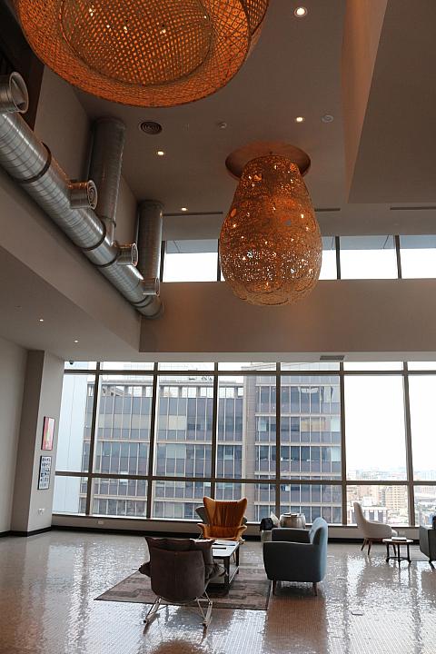 17階と18階がロビーになっているので天井が高く、開放感がたっぷり！