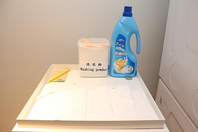 洗剤と柔軟剤、ランドリーバッグはご自由に。スチームアイロンもあります。