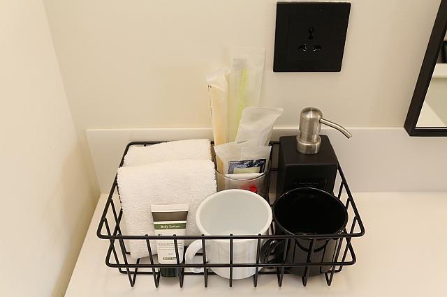 歯ブラシ、シャワーキャップ、かみそり、ひげ剃りクリーム、綿棒、コットン、ボディローション、ハンドクリーム