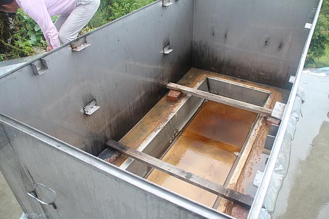 こちらの蒸し器に水を張り