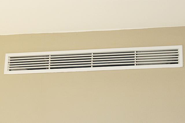 冷房のほかに、室内の空気を換気する機能を持つ空調もあります♪