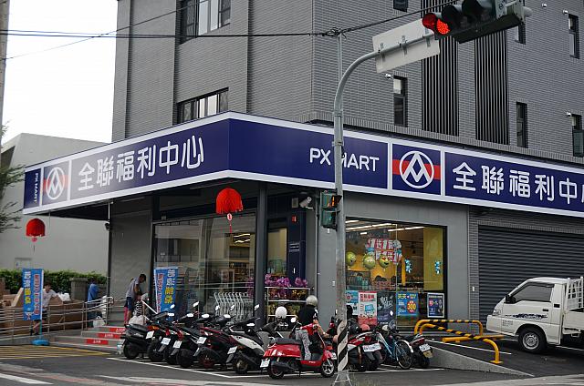 ホテルの近くには全聯があるので、お土産の買出しも便利！
