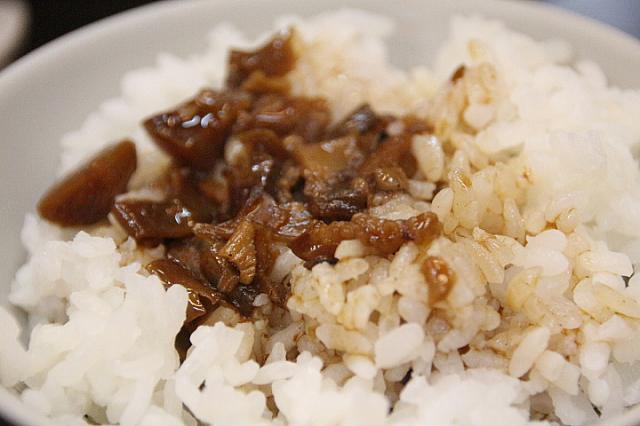 牛肉湯のお伴、肉燥飯