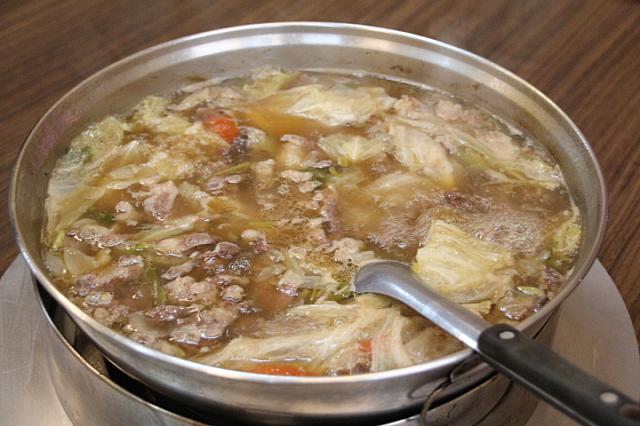 テーブルに来た鍋はこんな感じ