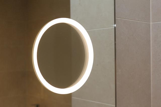 瞳がきれいに映るまあるいライト