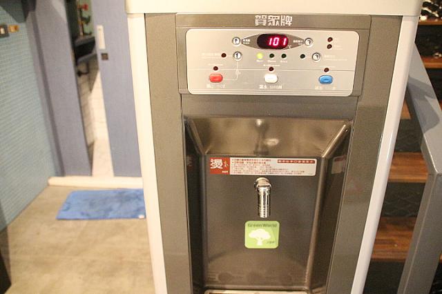 1階に飲料水機があります