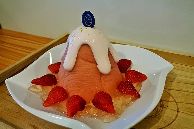 季節限定イチゴの雪貝冰（シャーベット）
