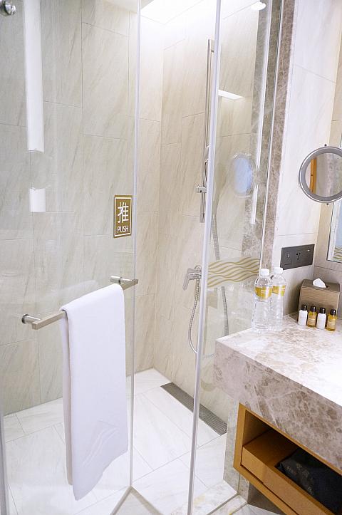 シャワーブース