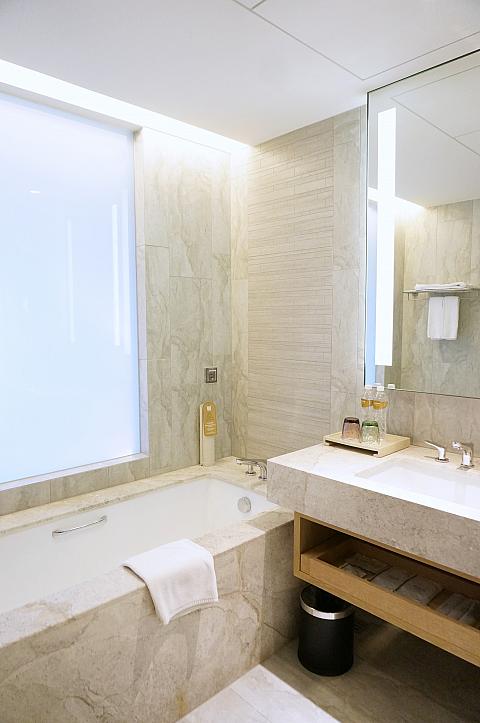 バスタブと洗面台