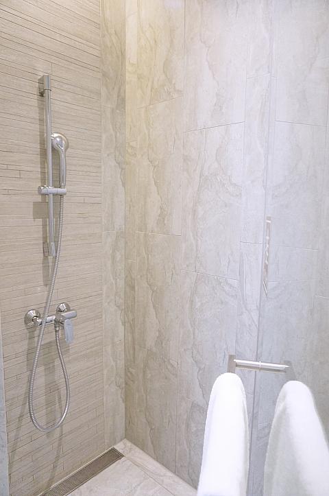 シャワーブース