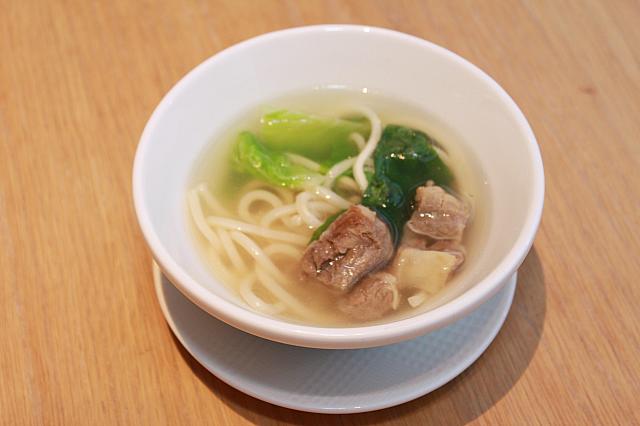 朝から牛肉麺！