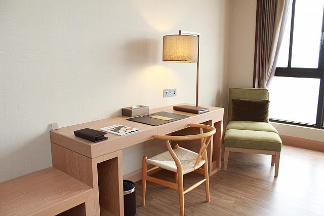 デスク＆チェアー