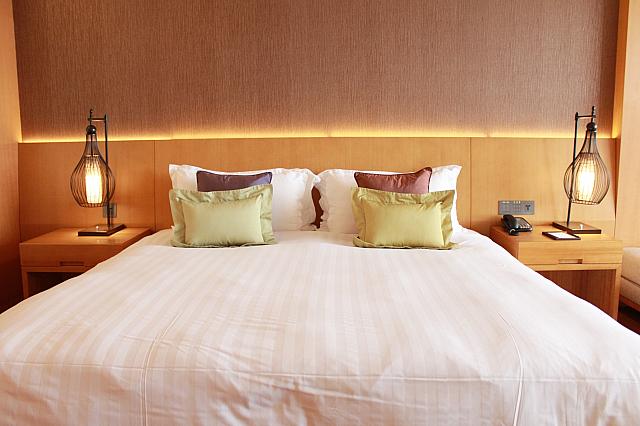 200×210cmの大きなベッド