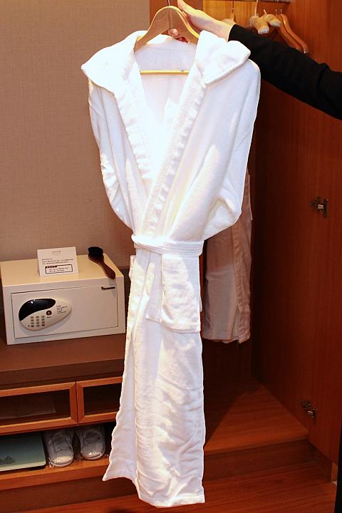 のお部屋から厚めのバスローブへグレードアップ！