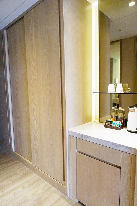 クローゼットの横に冷蔵庫などが集まっているのも便利