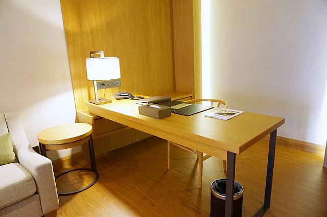 仕事がはかどりそうなデスク