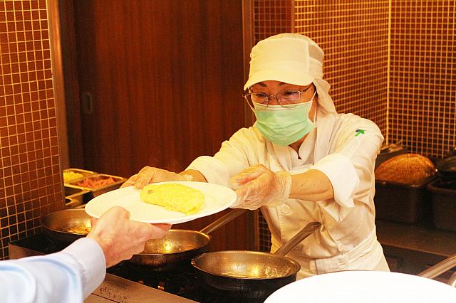 タマゴ料理もその場で調理してくれます