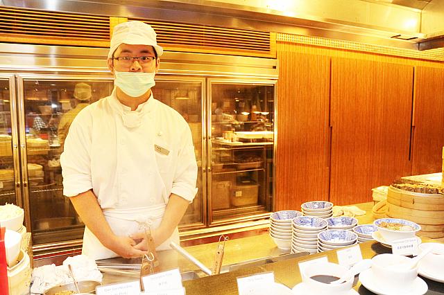 タンツー麺はスタッフがその場で茹でてくれます