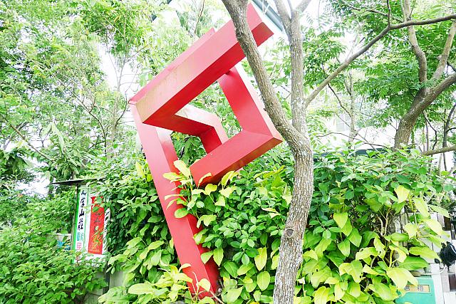 感性を磨くアートが点在