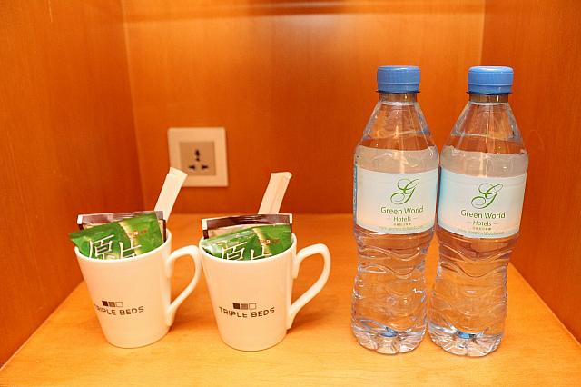 ミネラルウォーターとお茶、コーヒー