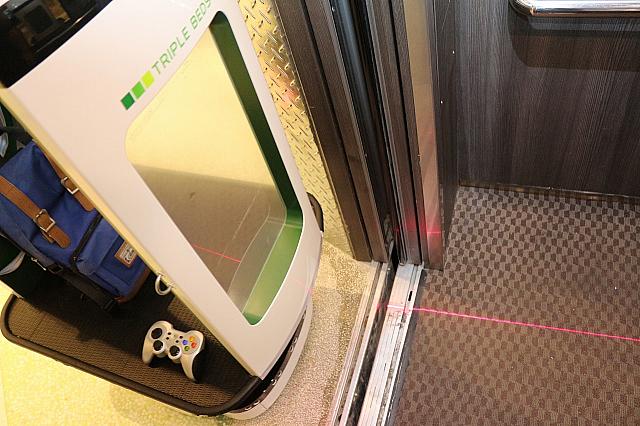 センサーで進行方向の様子をチェック