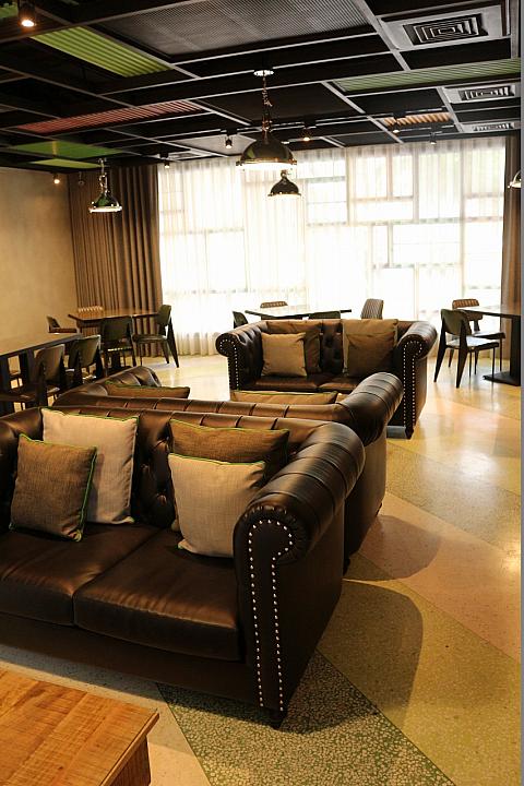 チェックイン後の休憩エリアとしても利用可能