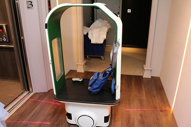 荷物を部屋まで運んでくれます