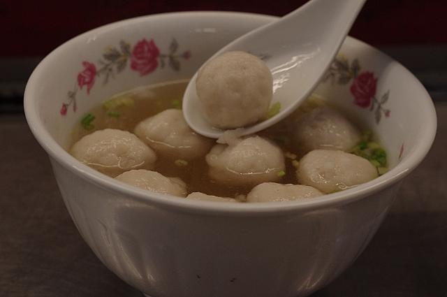 お店手作りの魚団子スープ