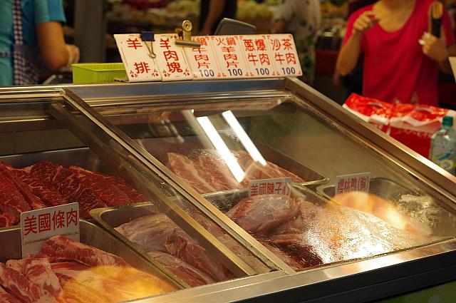 高雄のほかの市場ではあまり見かけない冷蔵ケース