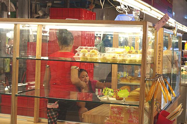 パンがこんなケースに入っているお店も！